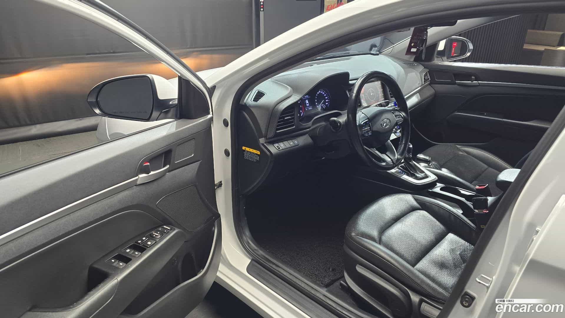 AVANTE Hyundai 2018.9-INNER-010