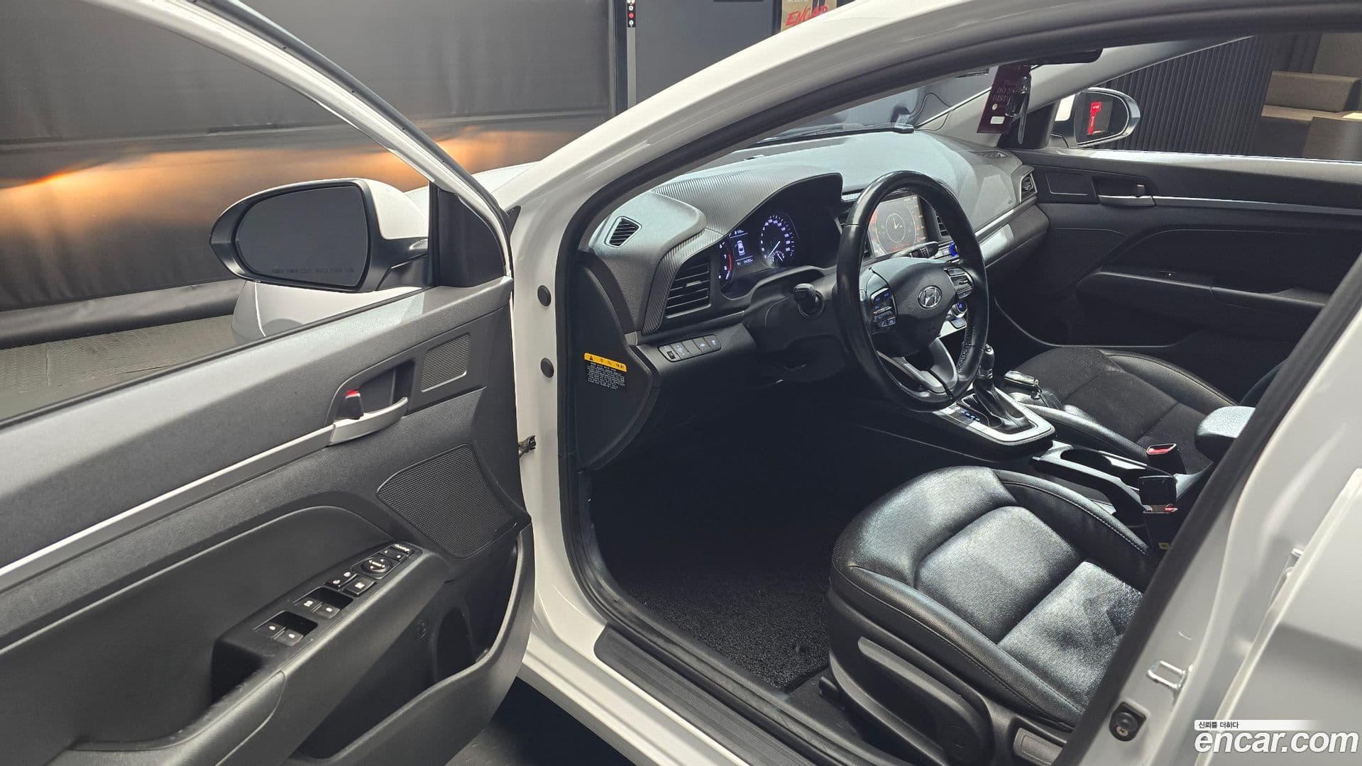 Main__Slider__Photo:AVANTE Hyundai 2018.9-9