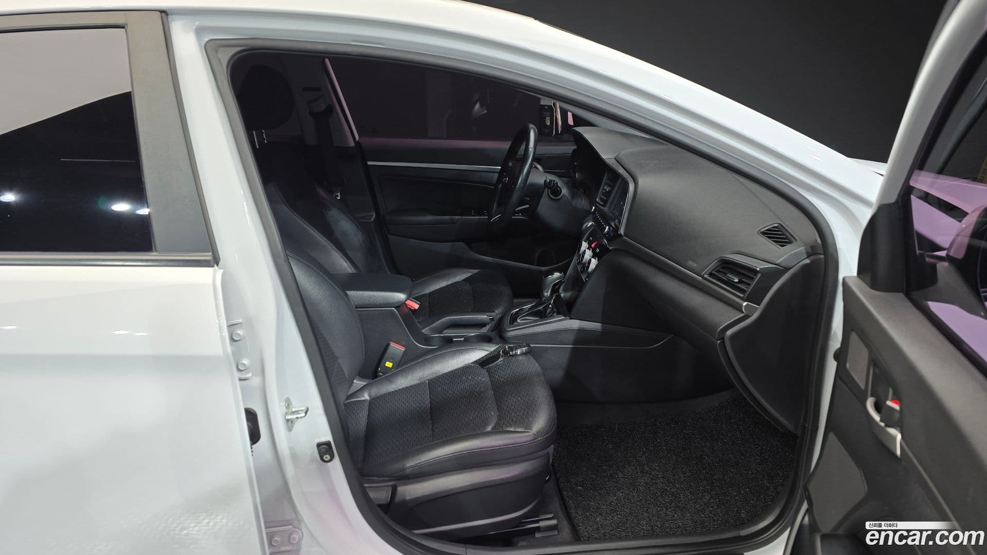 Main__Slider__Photo:AVANTE Hyundai 2018.9-10