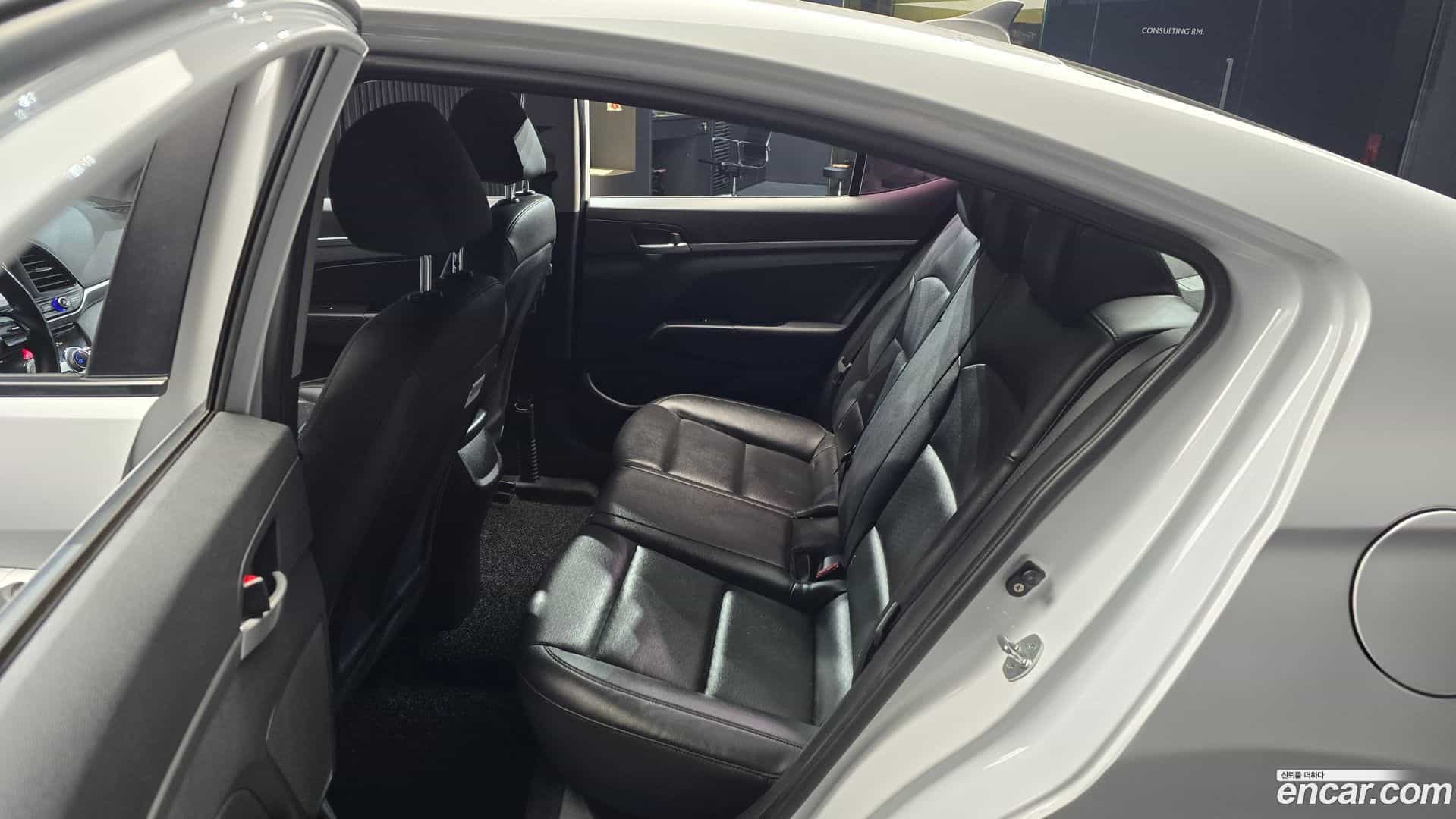 AVANTE Hyundai 2018.9-OPTION-017