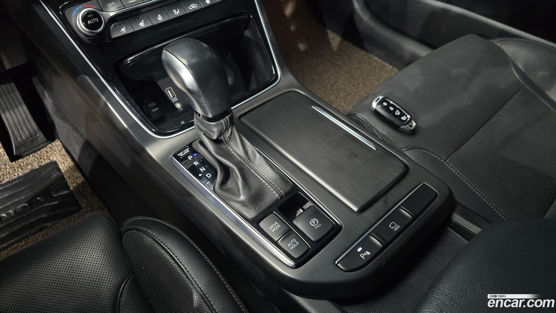 Main__Slider__Photo:Grandeur Hyundai 2018.0-8