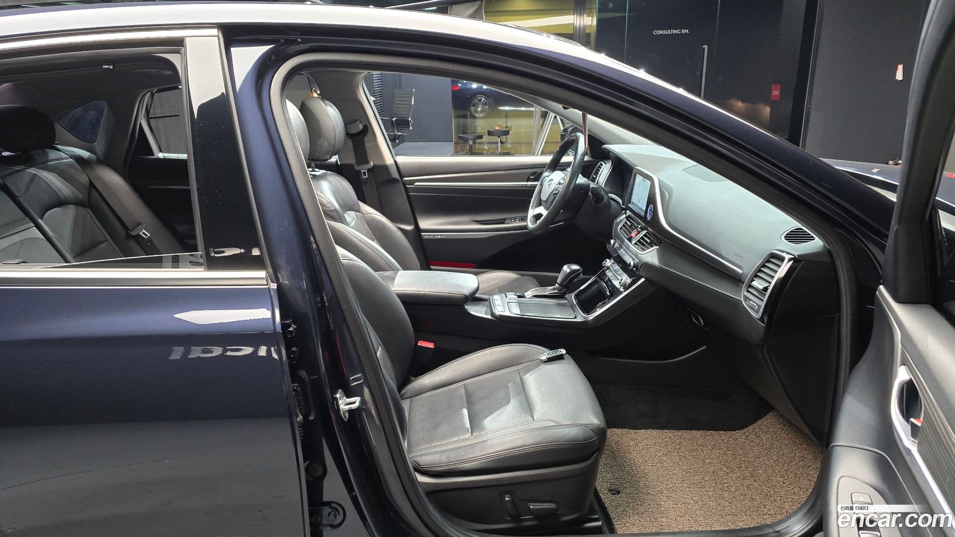 Main__Slider__Photo:Grandeur Hyundai 2018.0-10