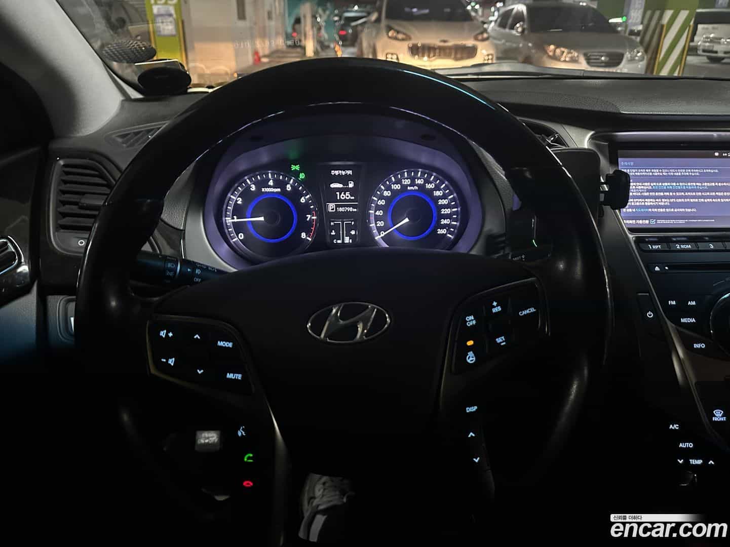 Grandeur Hyundai 2012.1-INNER-006