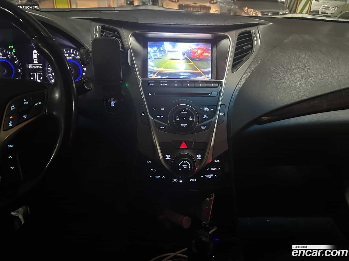 Grandeur Hyundai 2012.1-INNER-007