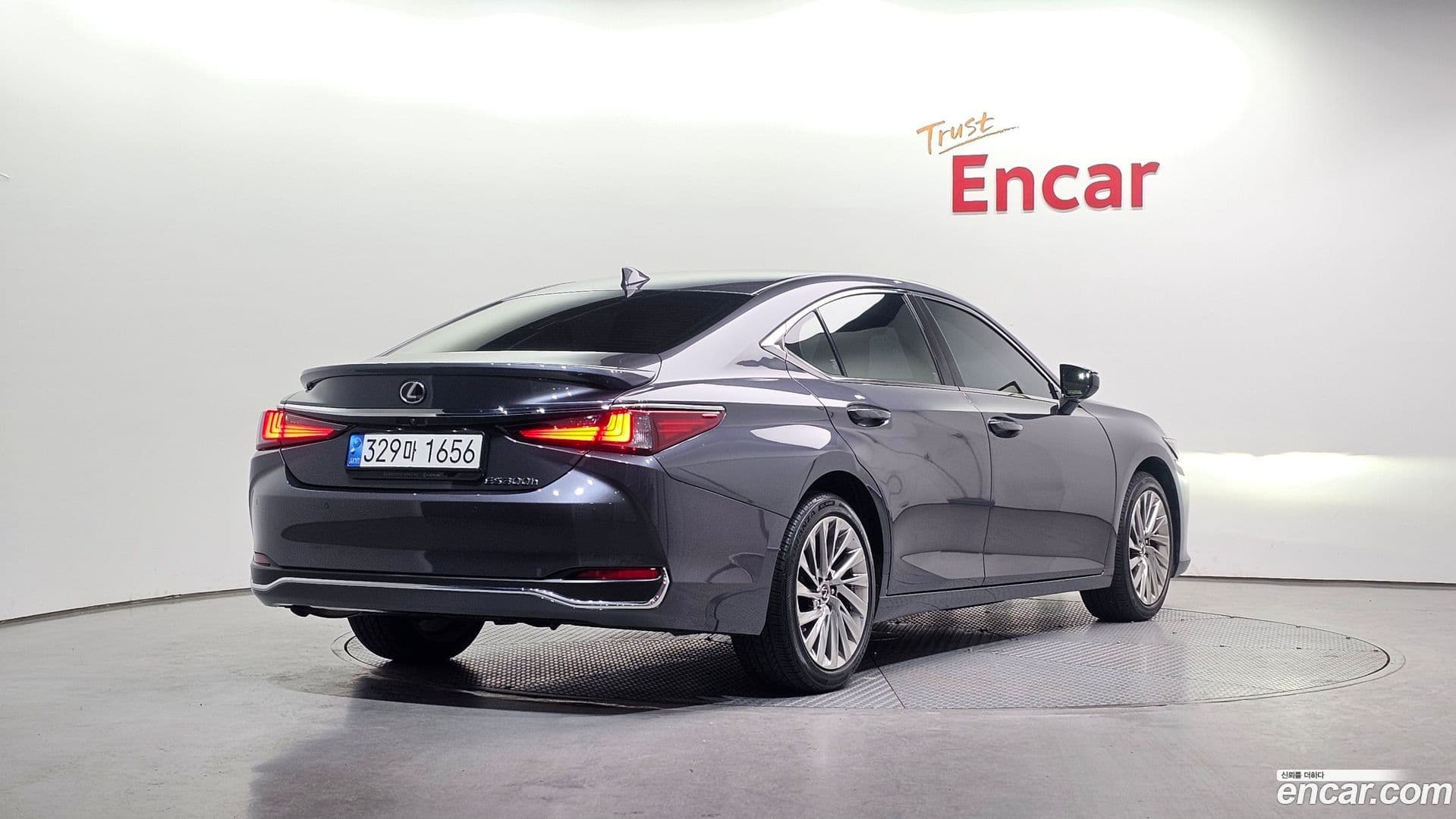 Main__Slider__Photo:ES Lexus 2022.11-1