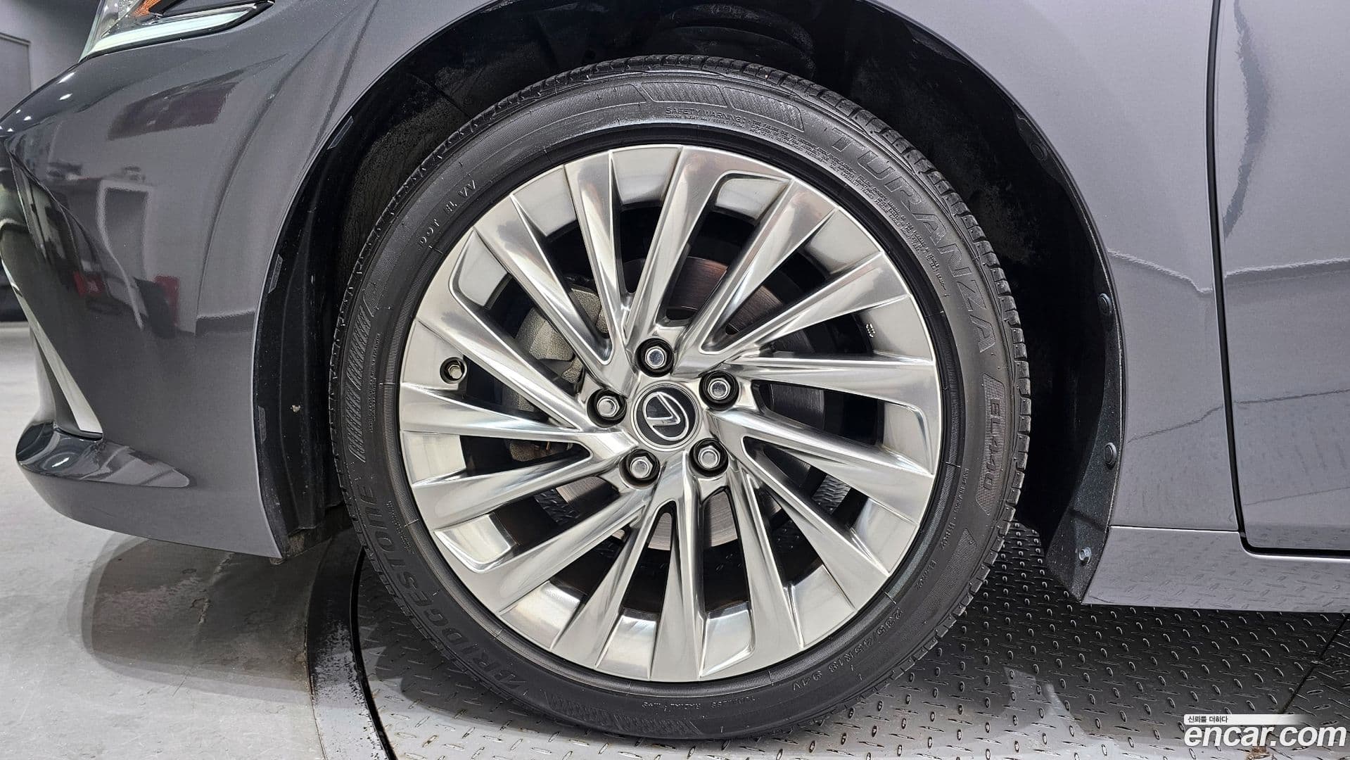 Main__Slider__Photo:ES Lexus 2022.11-4