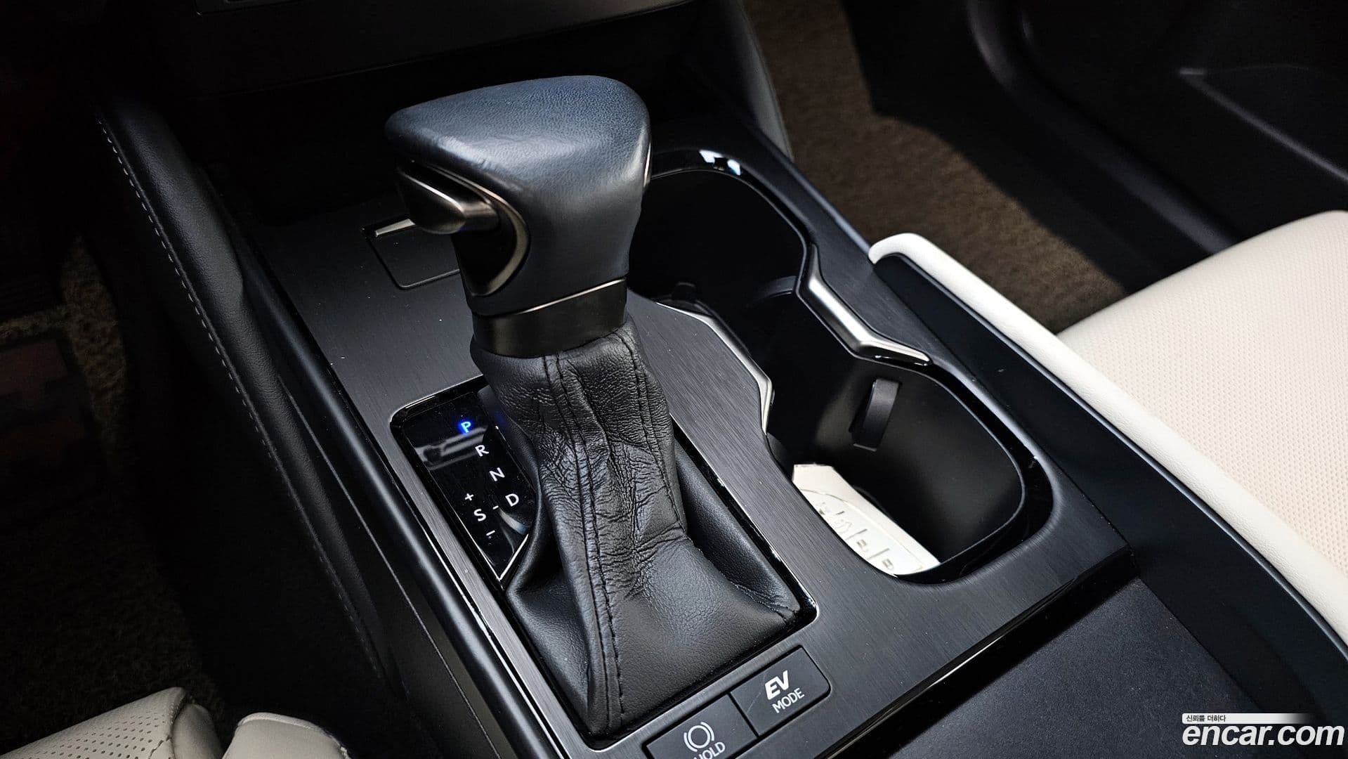 Main__Slider__Photo:ES Lexus 2022.11-8