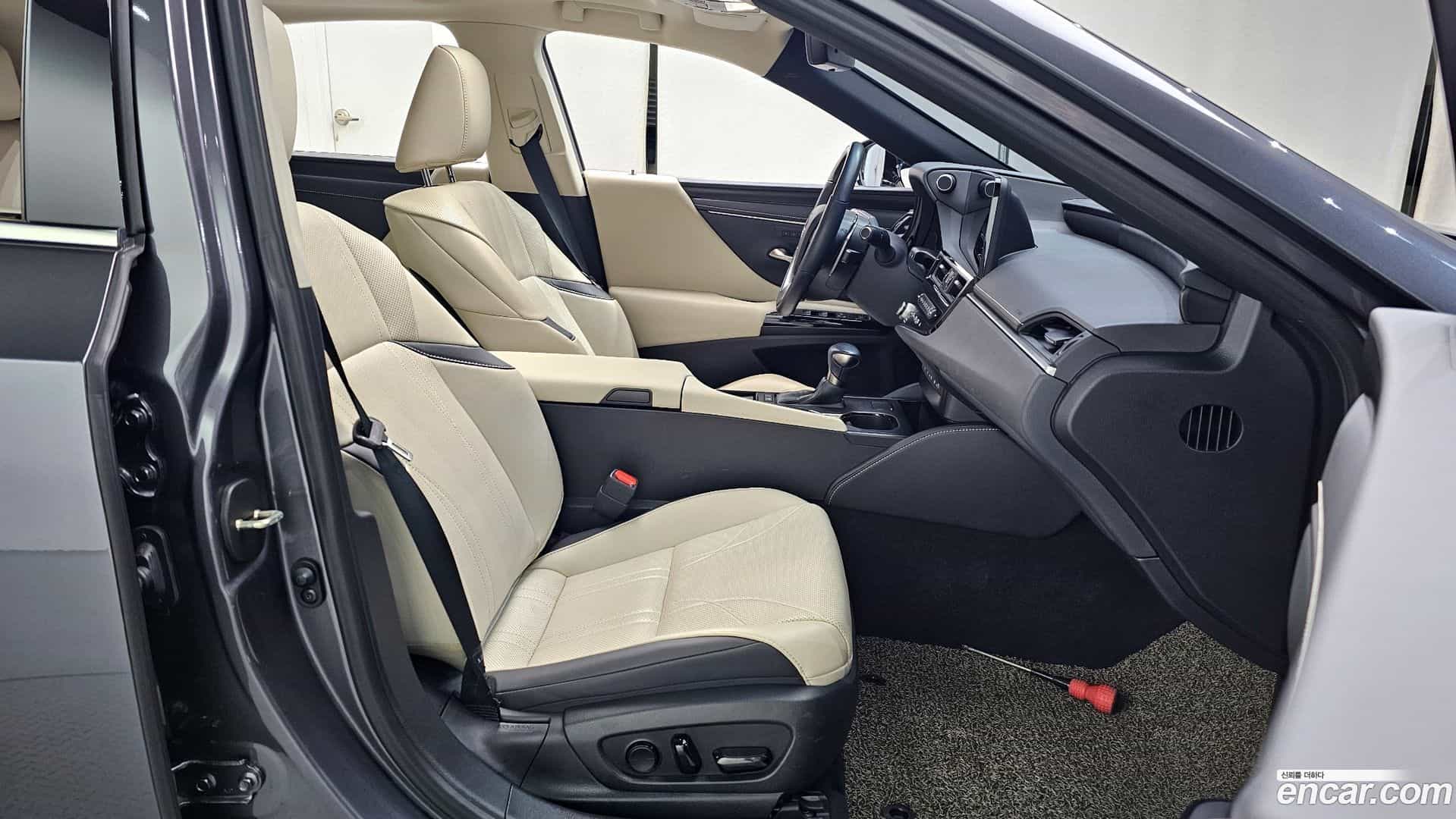 ES Lexus 2022.11-INNER-010