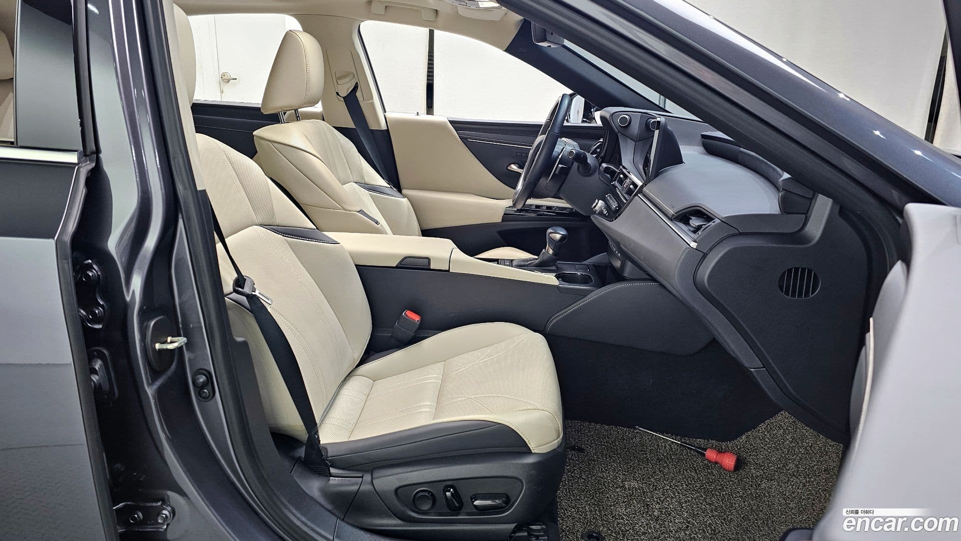 Main__Slider__Photo:ES Lexus 2022.11-9