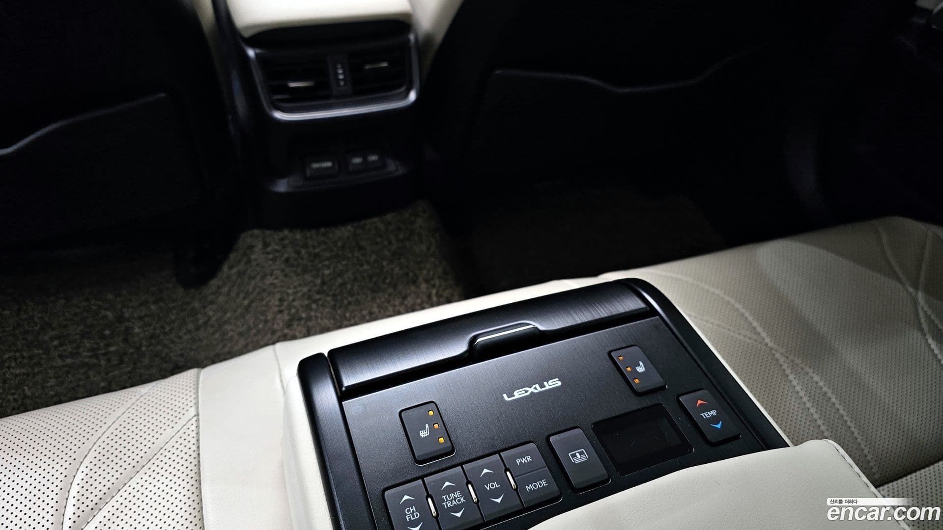 Main__Slider__Photo:ES Lexus 2022.11-16