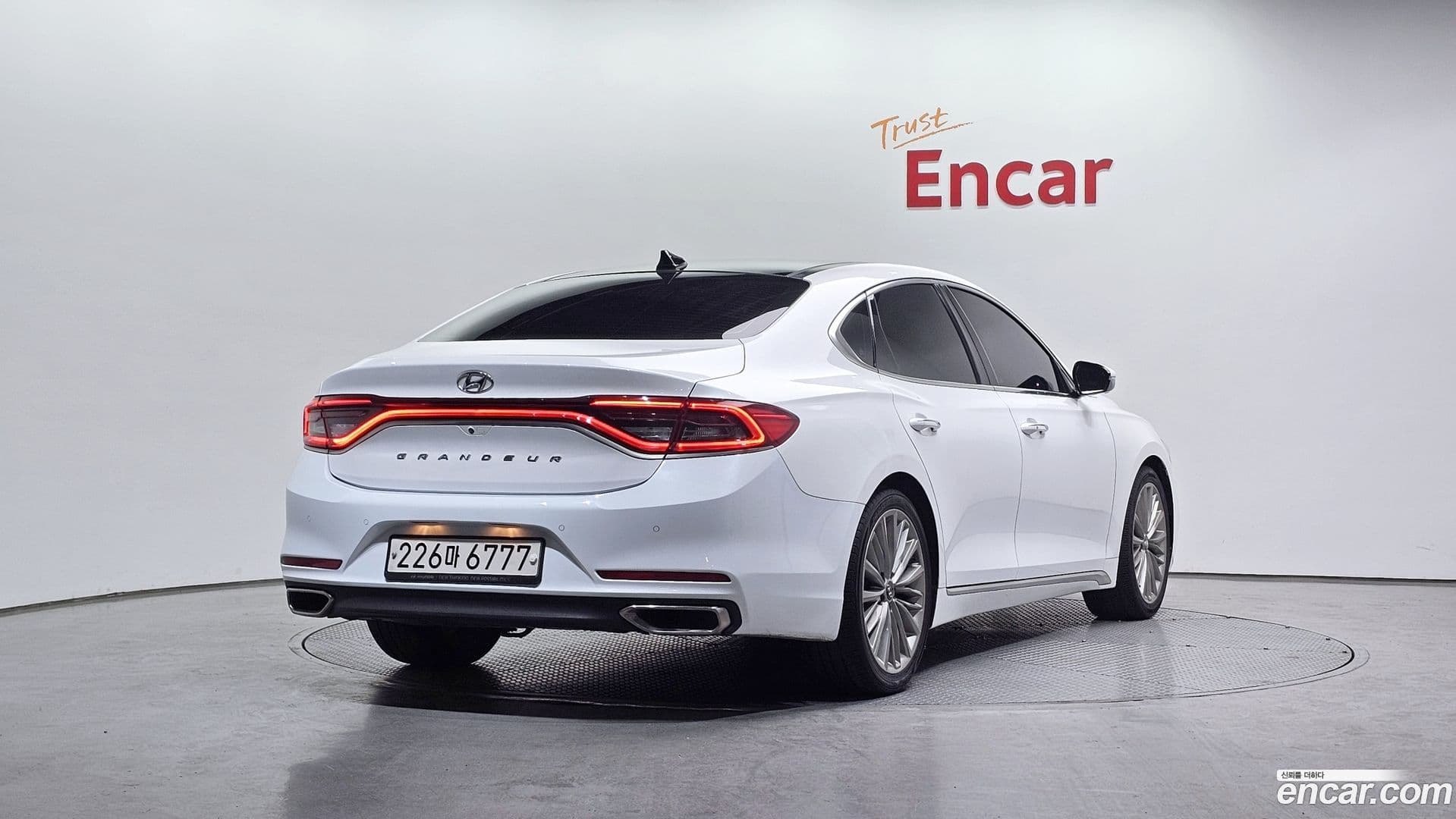 Main__Slider__Photo:Grandeur Hyundai 2016.11-1