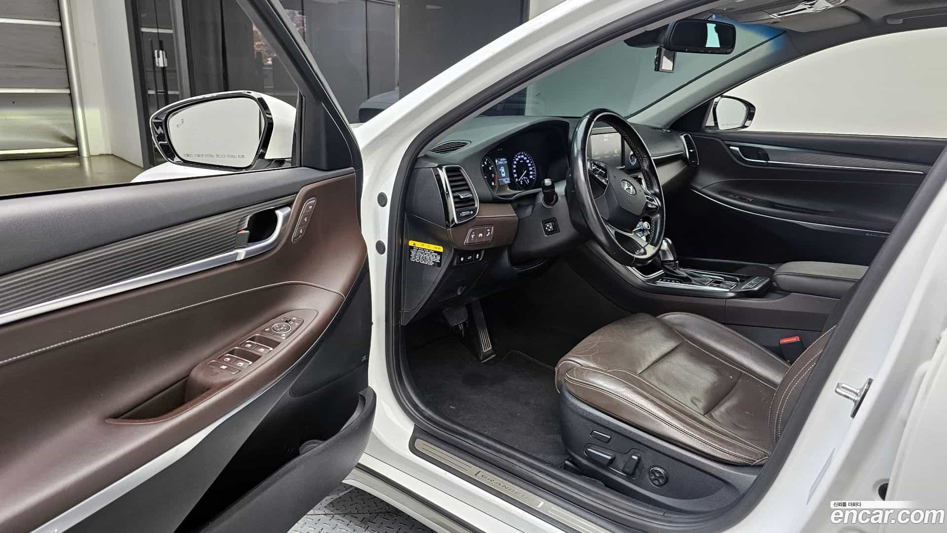 Grandeur Hyundai 2016.11-OPTION-015