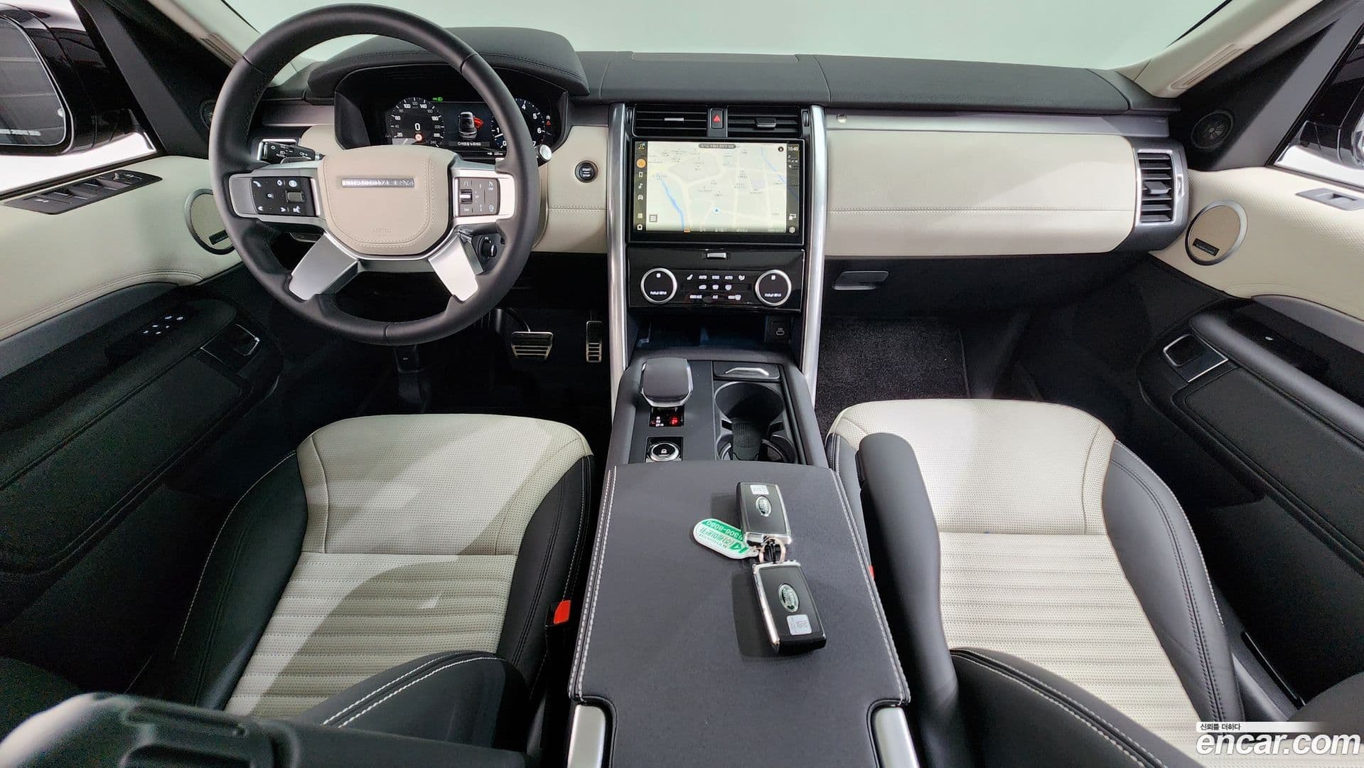 Main__Slider__Photo:Discovery Land Rover 2025.4-6