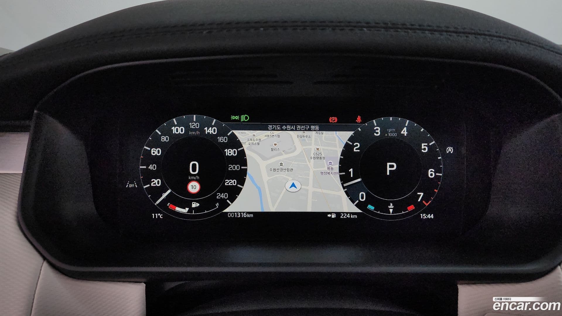 Main__Slider__Photo:Discovery Land Rover 2025.4-7