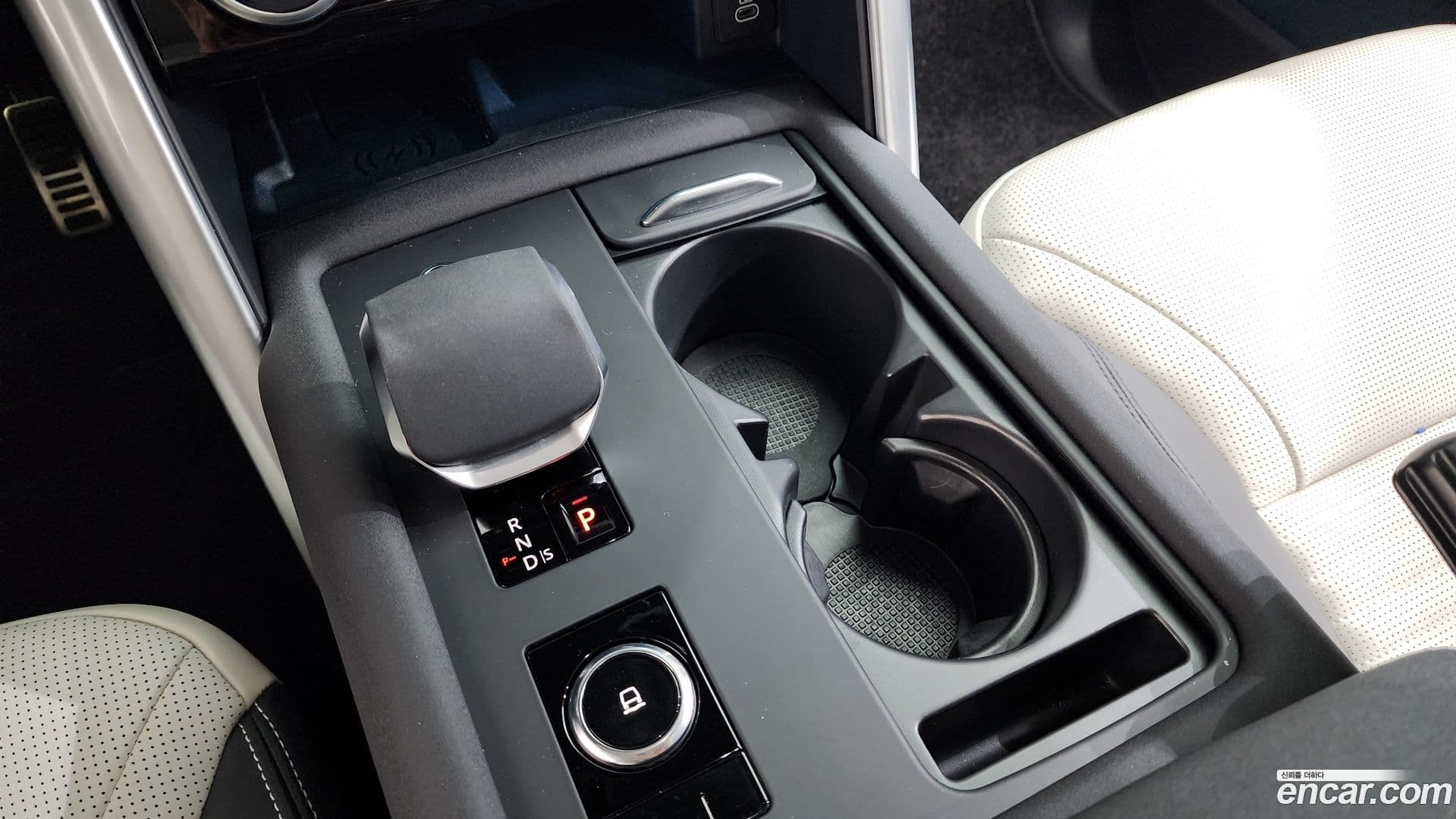 Main__Slider__Photo:Discovery Land Rover 2025.4-8