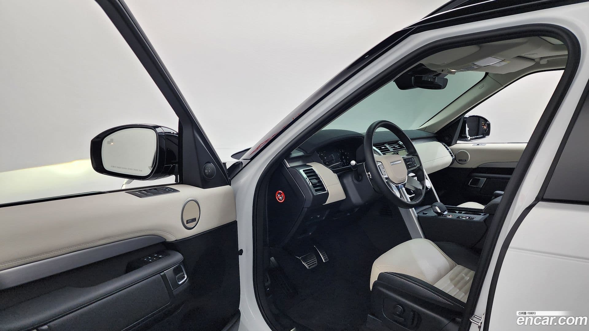 Main__Slider__Photo:Discovery Land Rover 2025.4-9