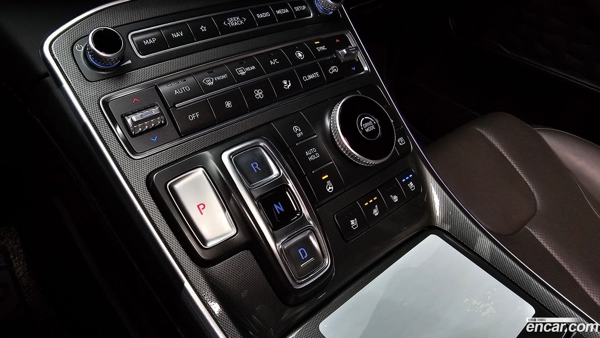 Main__Slider__Photo:Santafe Hyundai 2022.11-8