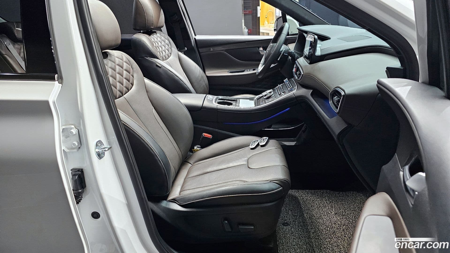 Main__Slider__Photo:Santafe Hyundai 2022.11-9