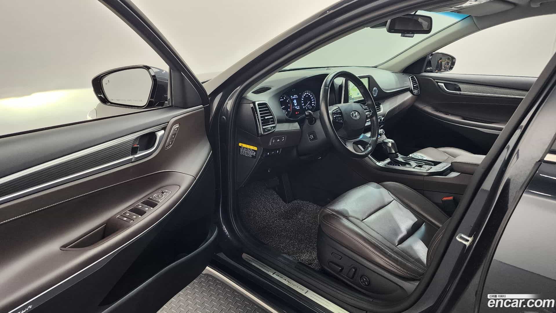 Grandeur Hyundai 2017.5-INNER-010