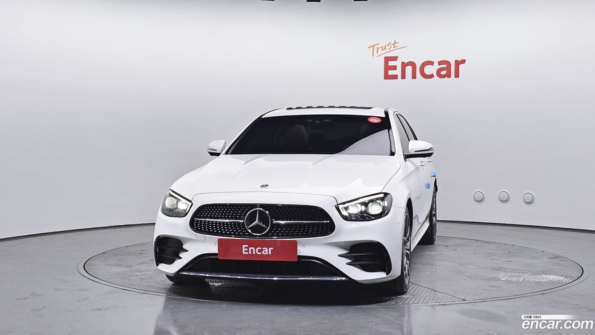 Main__Slider__Photo:E-Class Mercedes-Benz 2020.10-2