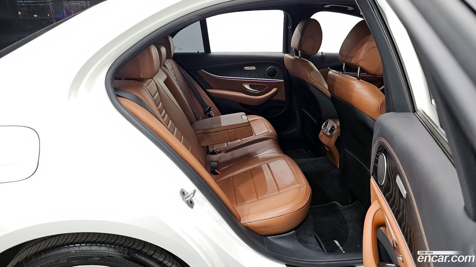 Main__Slider__Photo:E-Class Mercedes-Benz 2020.10-10