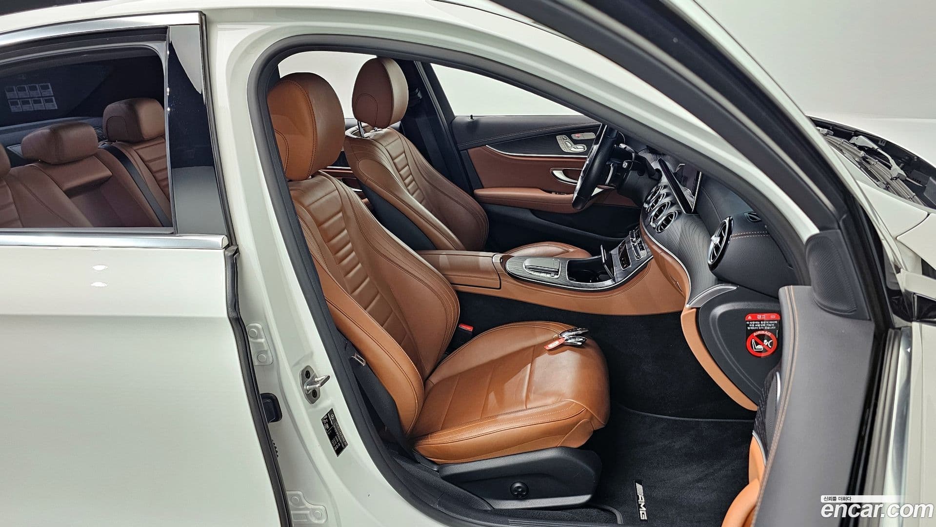 Main__Slider__Photo:E-Class Mercedes-Benz 2020.10-11