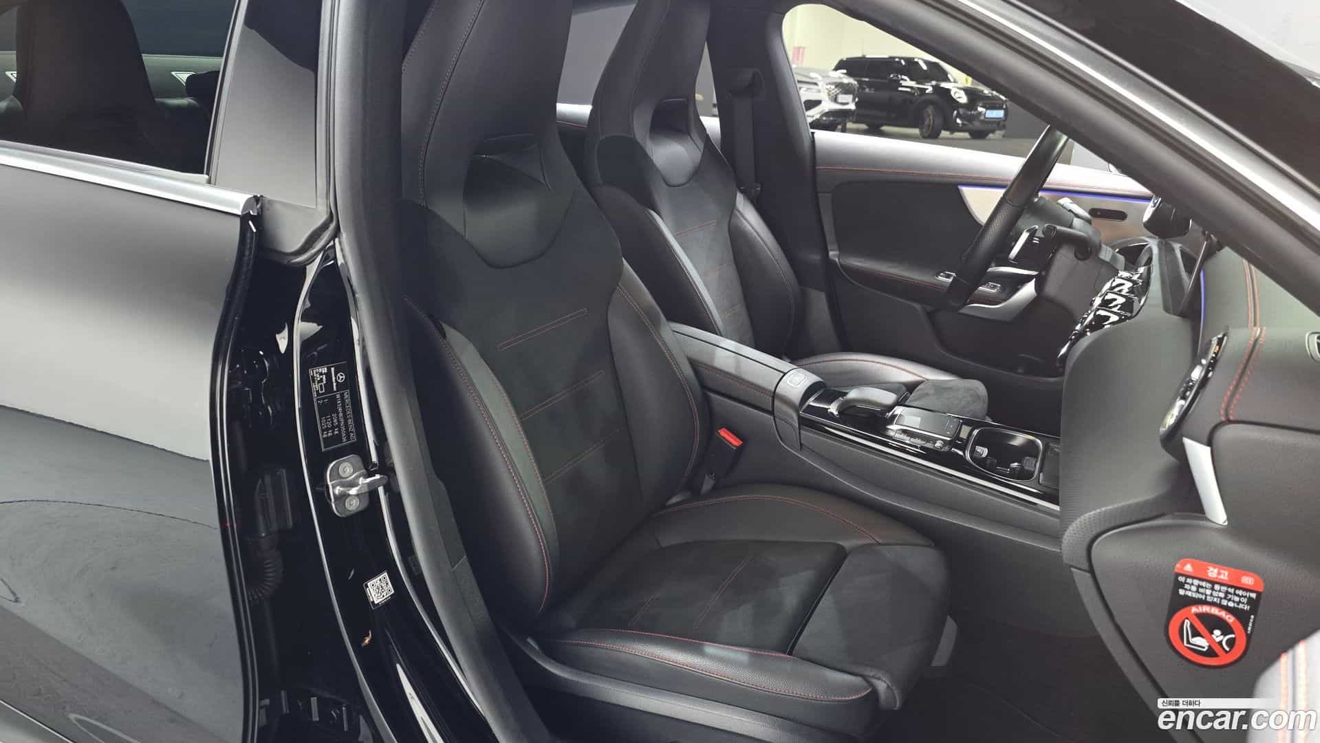 CLA-Class Mercedes-Benz 2022.11-INNER-010