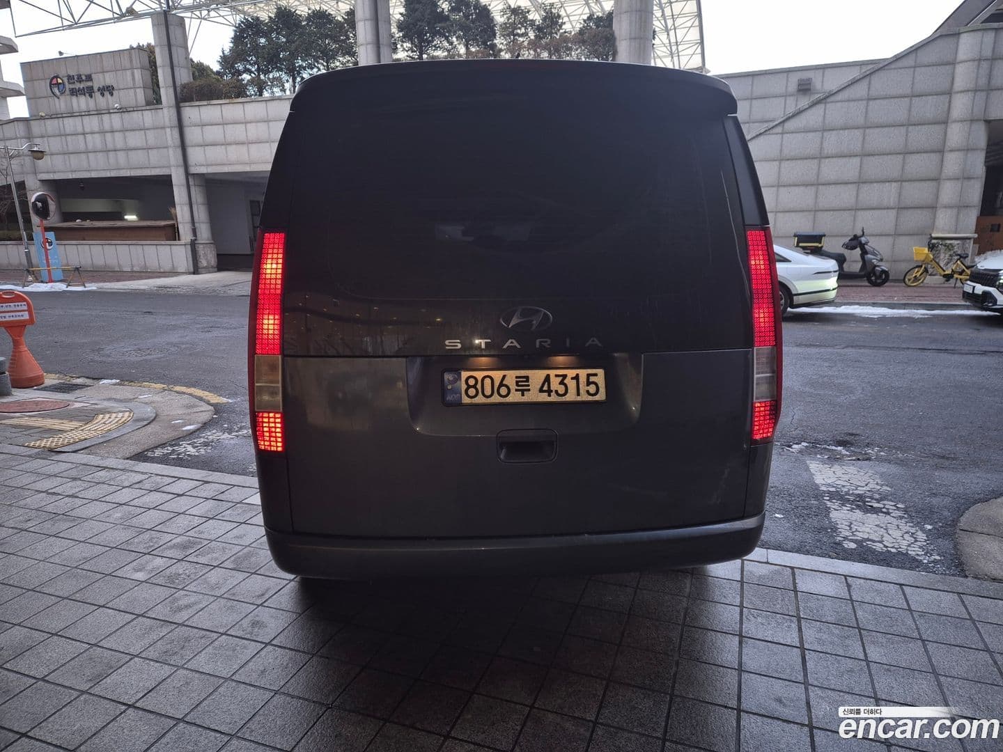 Main__Slider__Photo:Staria Hyundai 2022.6-3