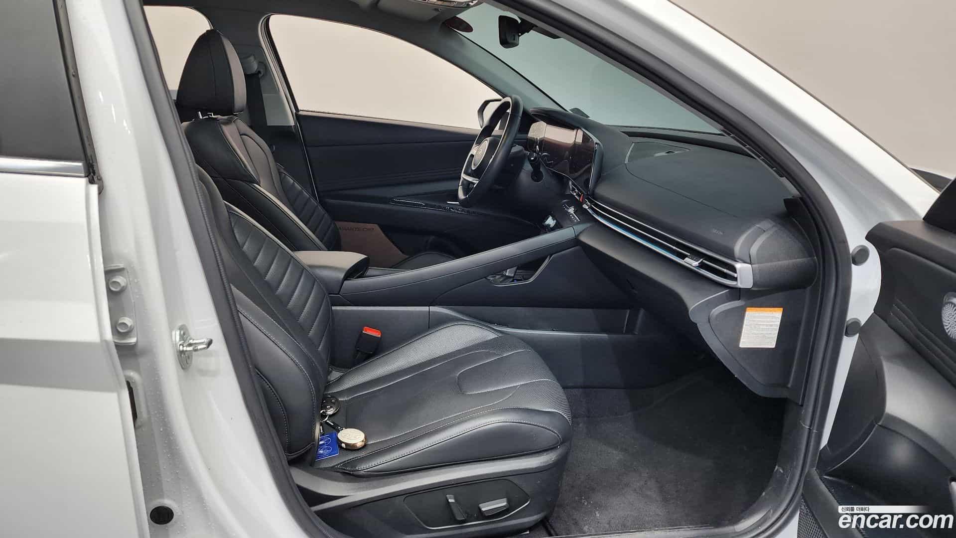 AVANTE Hyundai 2023.10-OPTION-015