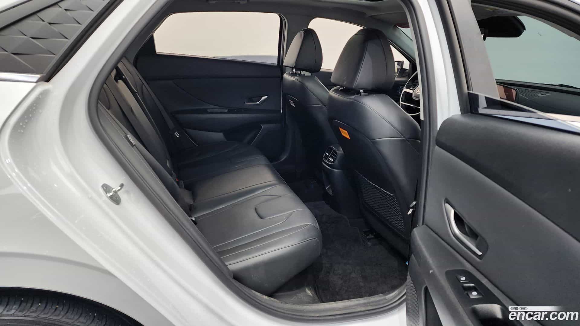 AVANTE Hyundai 2023.10-OPTION-016