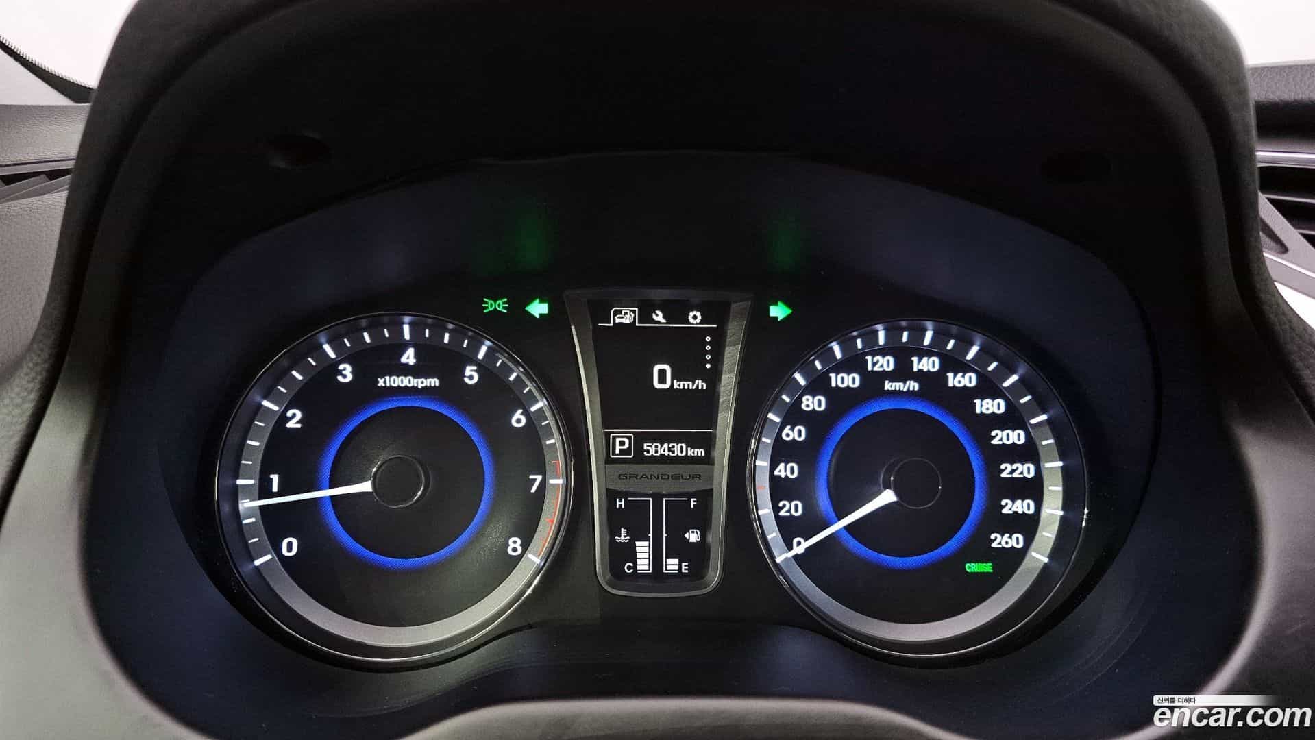 Grandeur Hyundai 2016.10-INNER-008