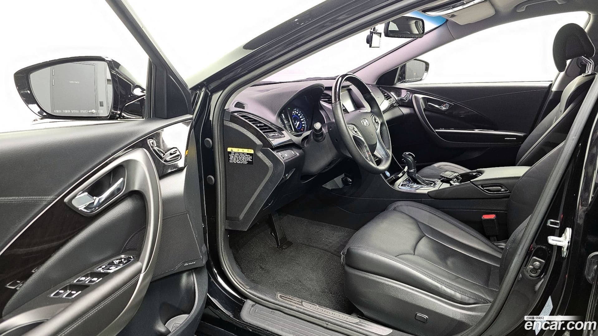 Main__Slider__Photo:Grandeur Hyundai 2016.10-9