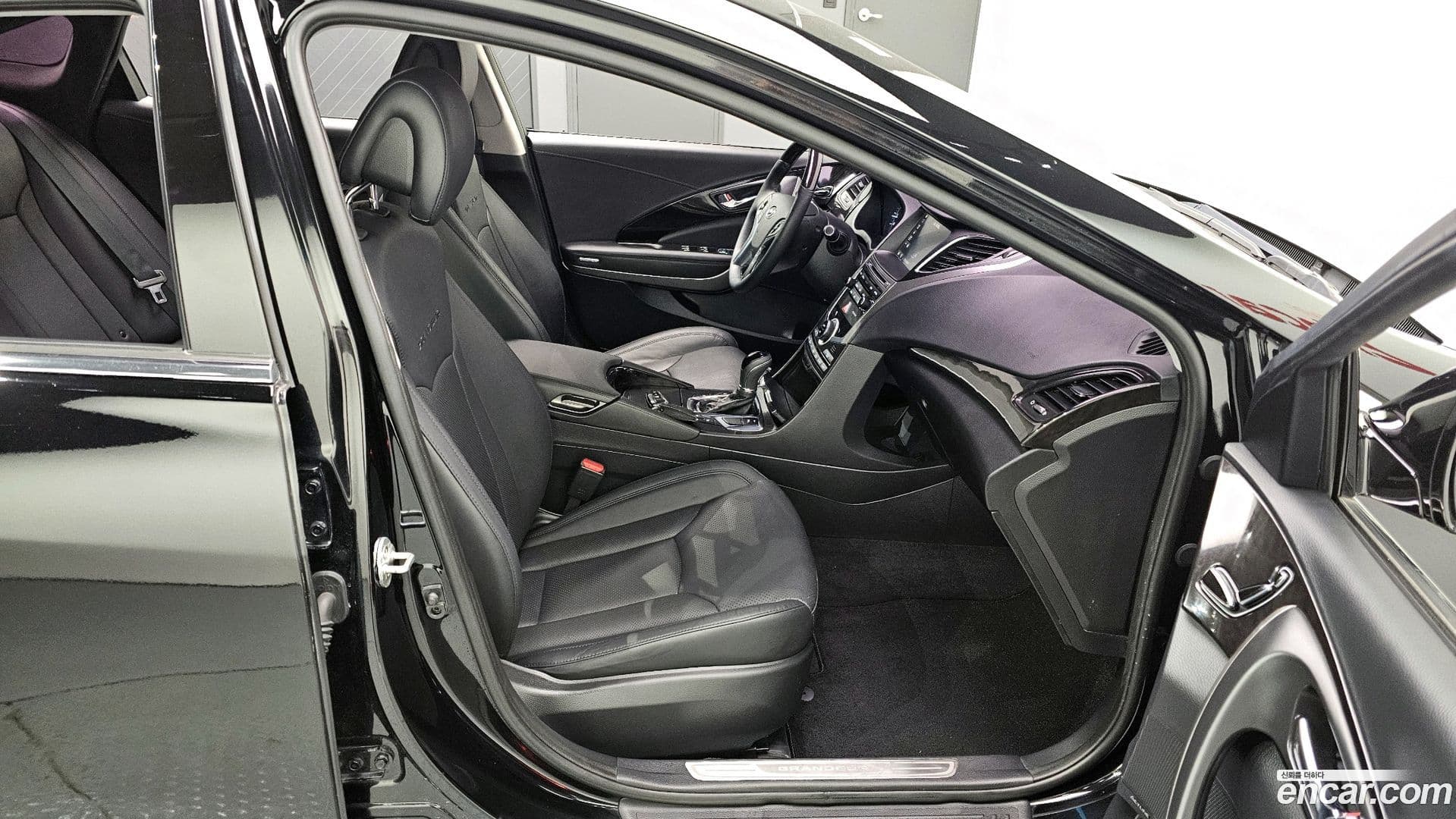 Main__Slider__Photo:Grandeur Hyundai 2016.10-11