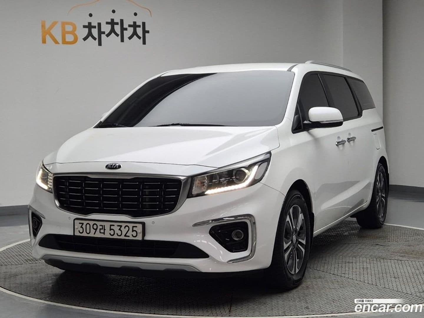 Main__Slider__Photo:Canival Kia 2018.9-0