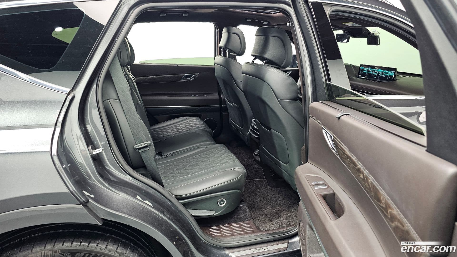 Main__Slider__Photo:GV80 Genesis 2022.0-10