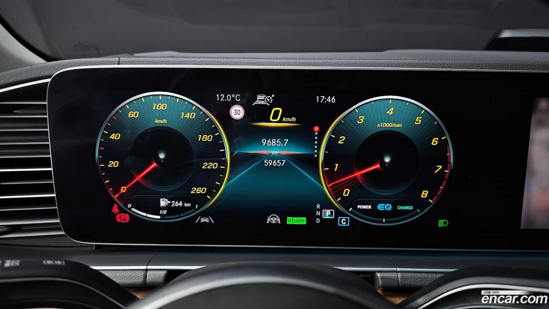 GLE-Class Mercedes-Benz 2020.4-INNER-008