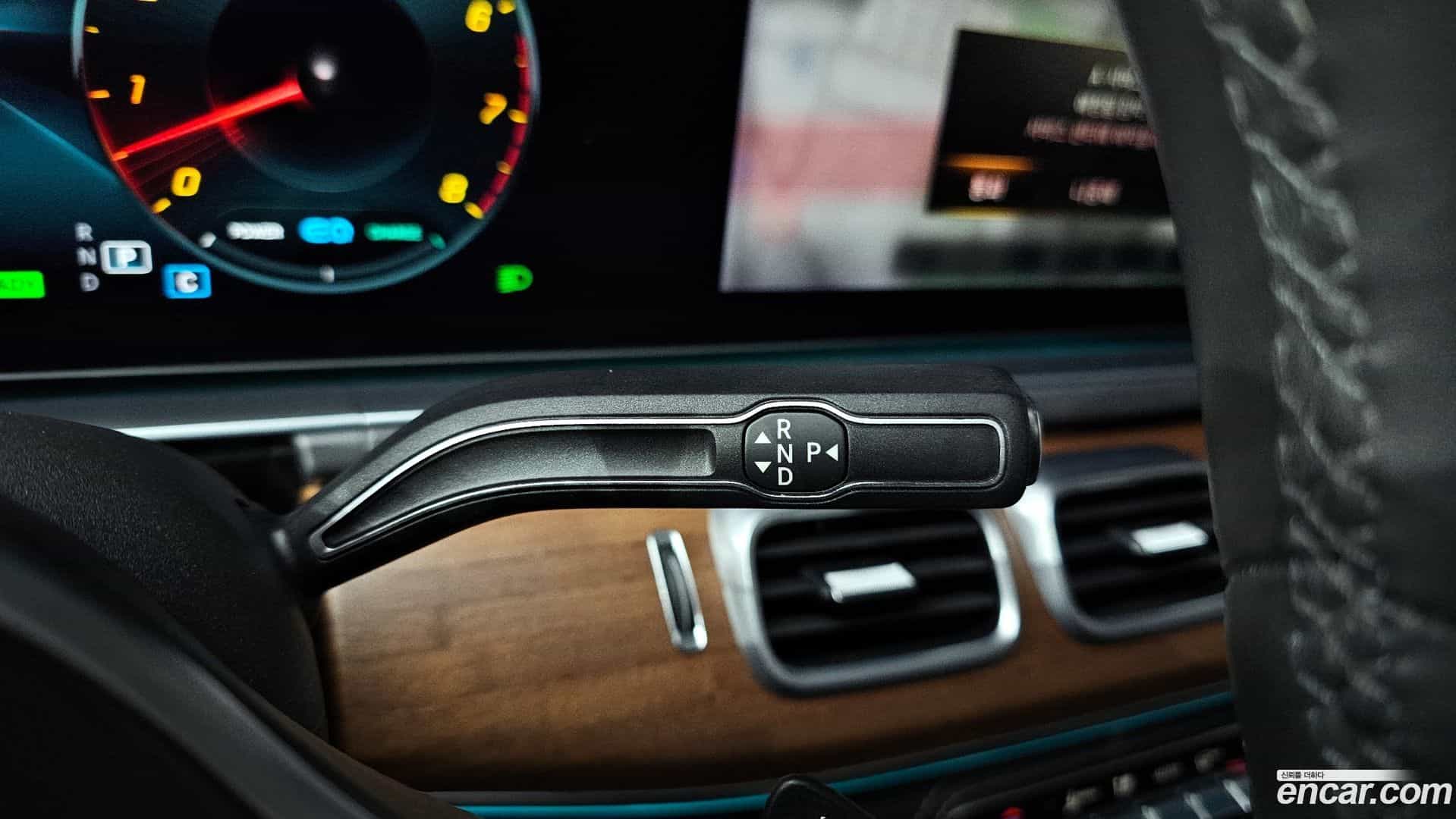 GLE-Class Mercedes-Benz 2020.4-INNER-009