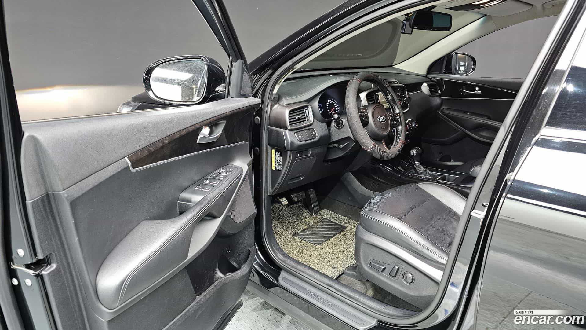 Sorento Kia 2016.5-INNER-010