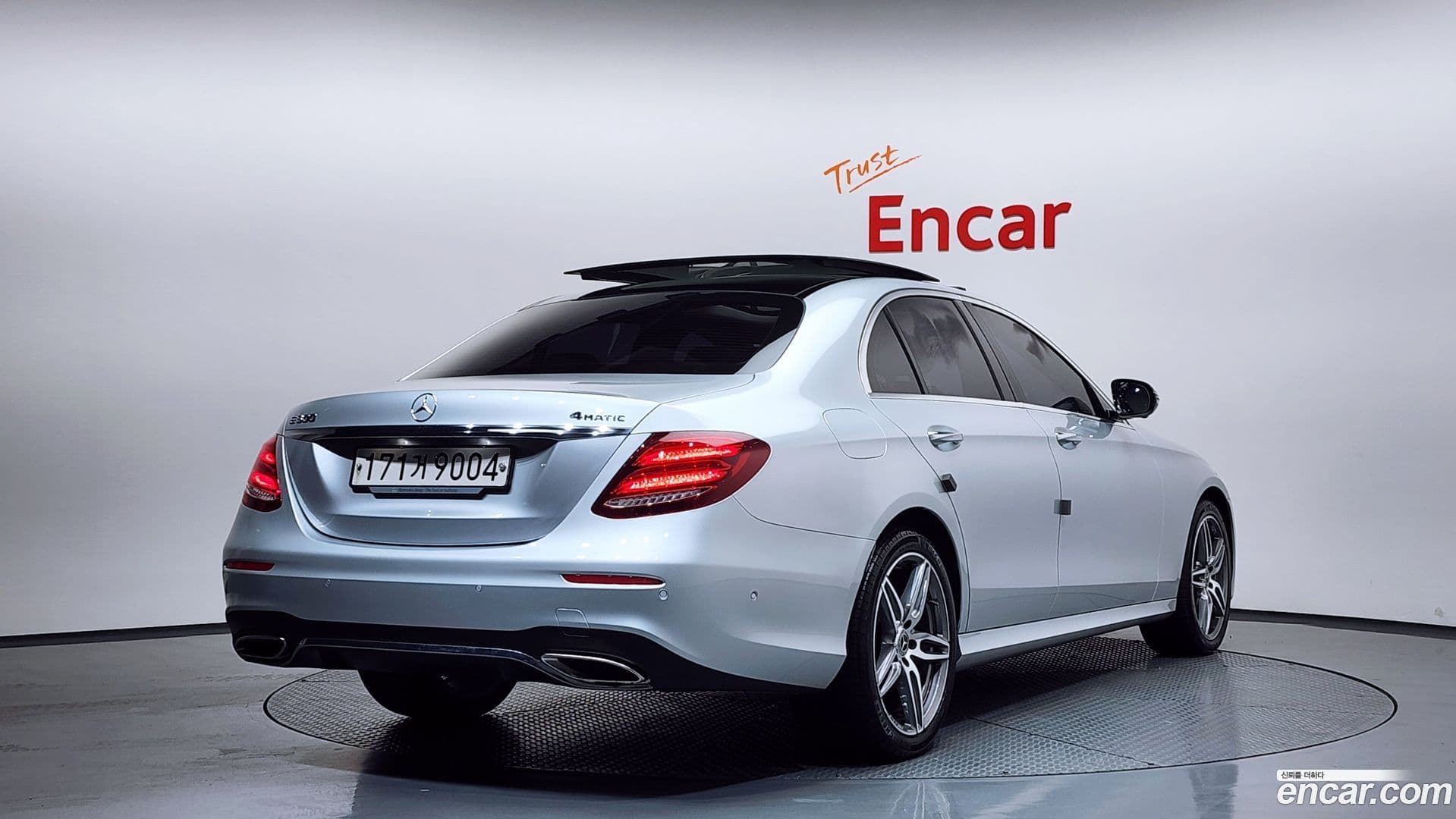 Main__Slider__Photo:E-Class Mercedes-Benz 2020.5-1