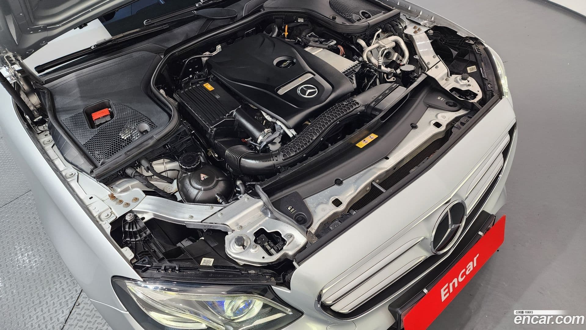 Main__Slider__Photo:E-Class Mercedes-Benz 2020.5-5