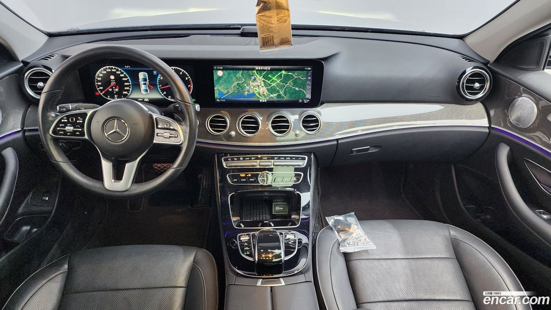 Main__Slider__Photo:E-Class Mercedes-Benz 2020.5-6