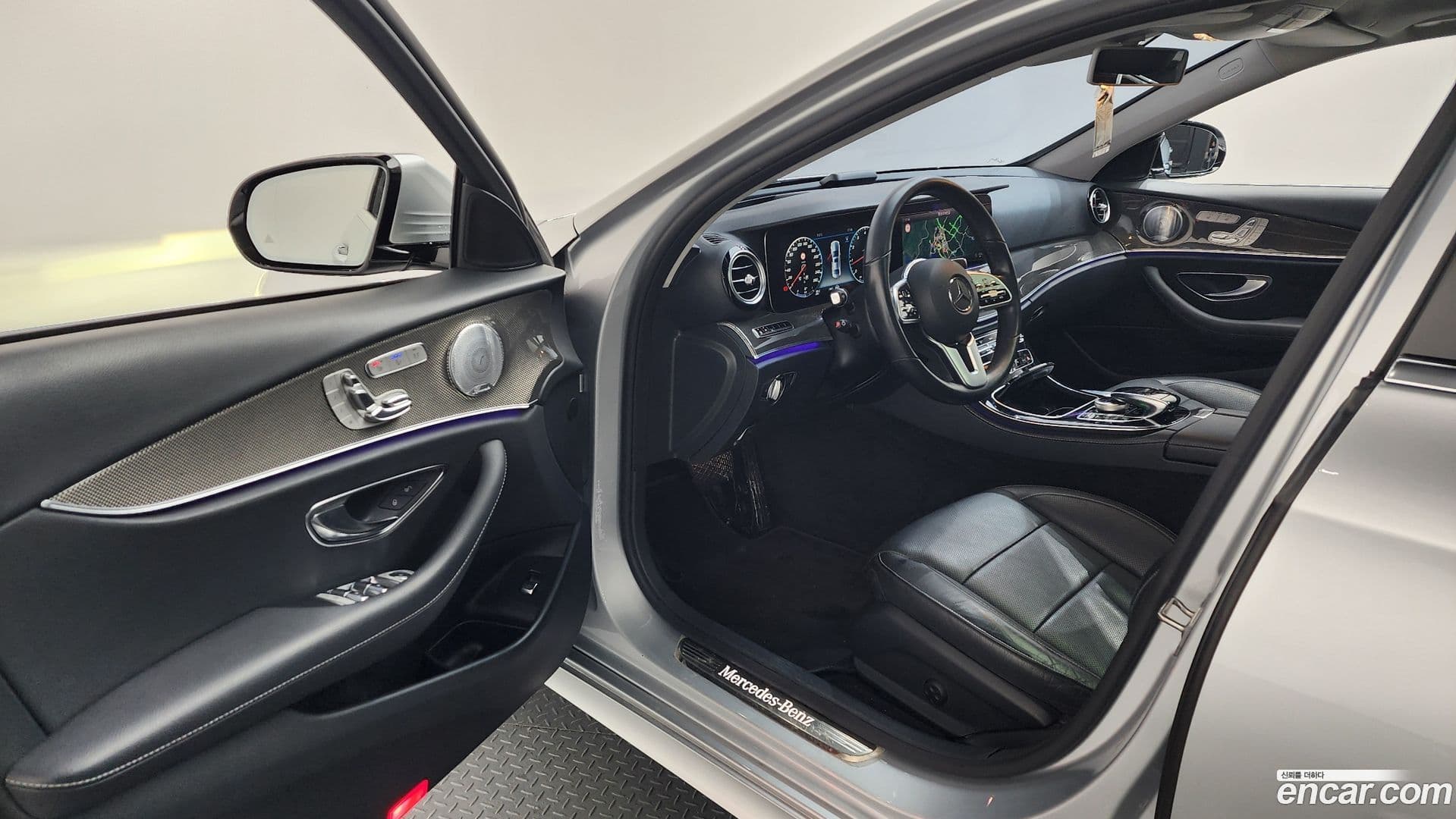 Main__Slider__Photo:E-Class Mercedes-Benz 2020.5-9