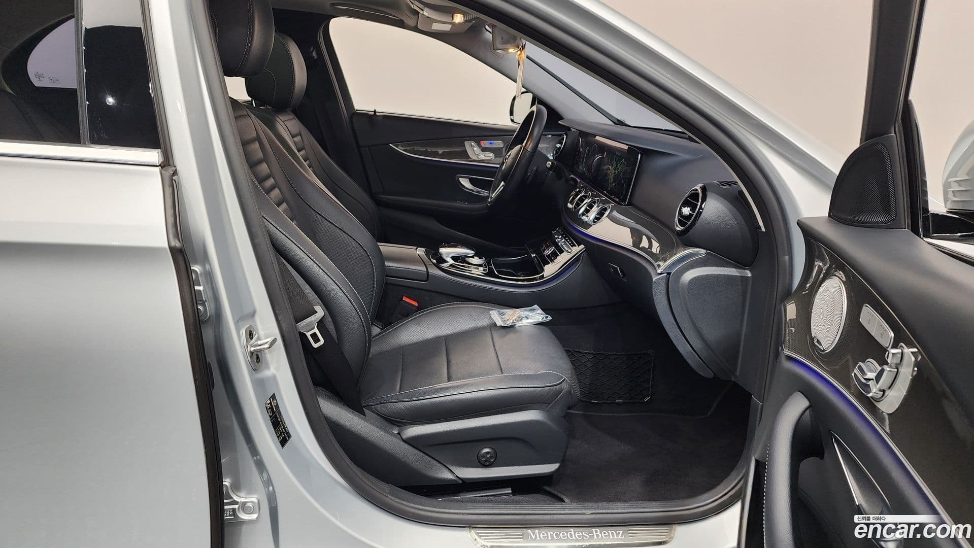 Main__Slider__Photo:E-Class Mercedes-Benz 2020.5-10