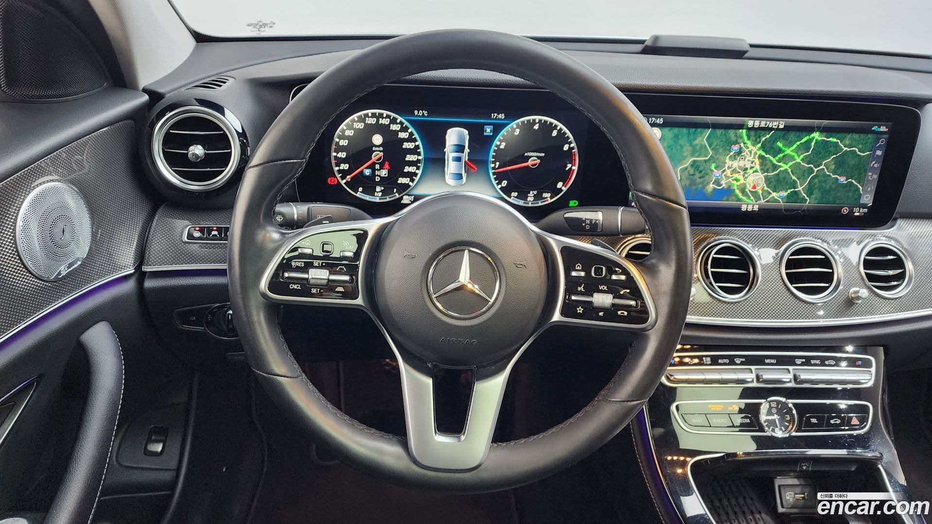 Main__Slider__Photo:E-Class Mercedes-Benz 2020.5-12