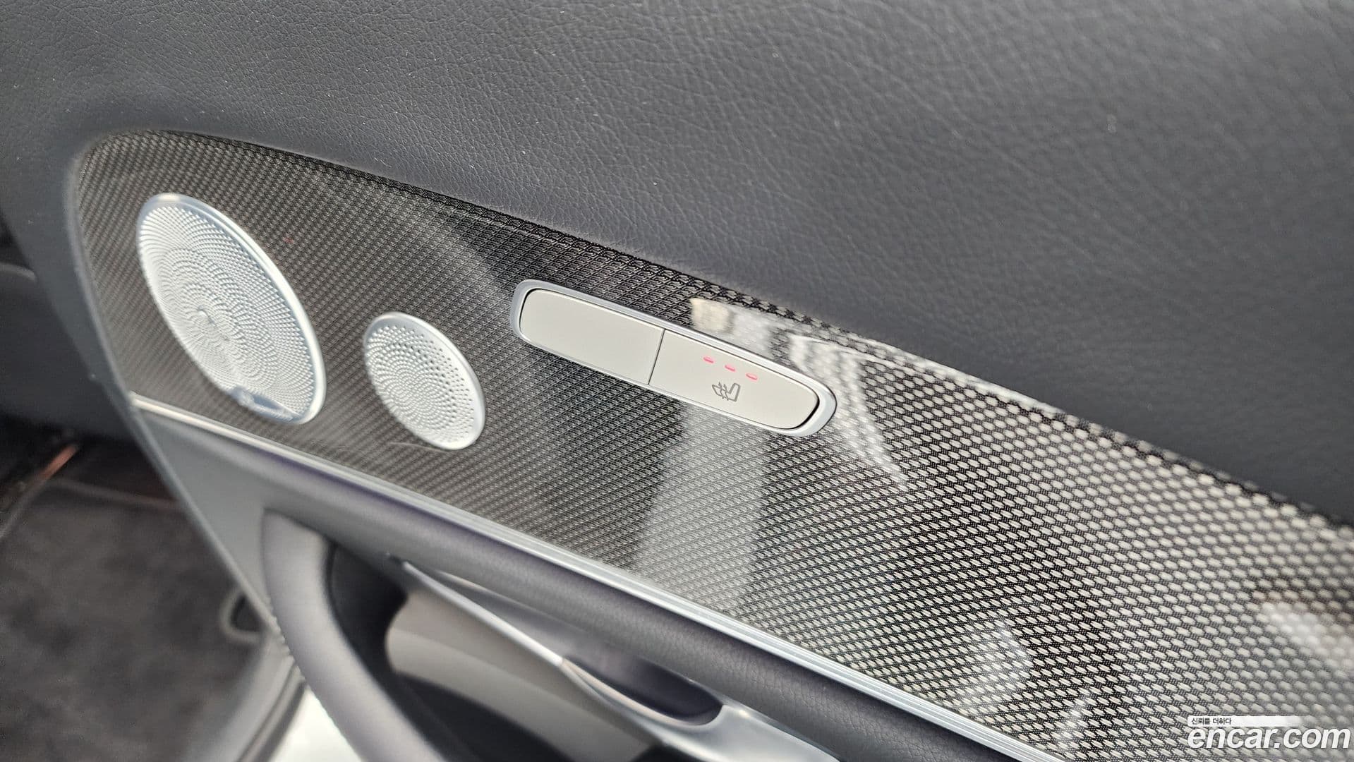 Main__Slider__Photo:E-Class Mercedes-Benz 2020.5-17