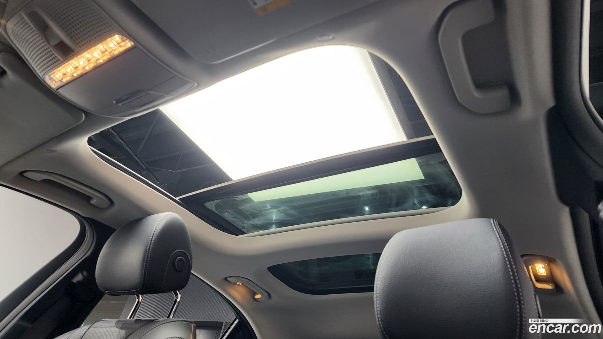 Main__Slider__Photo:E-Class Mercedes-Benz 2020.5-18