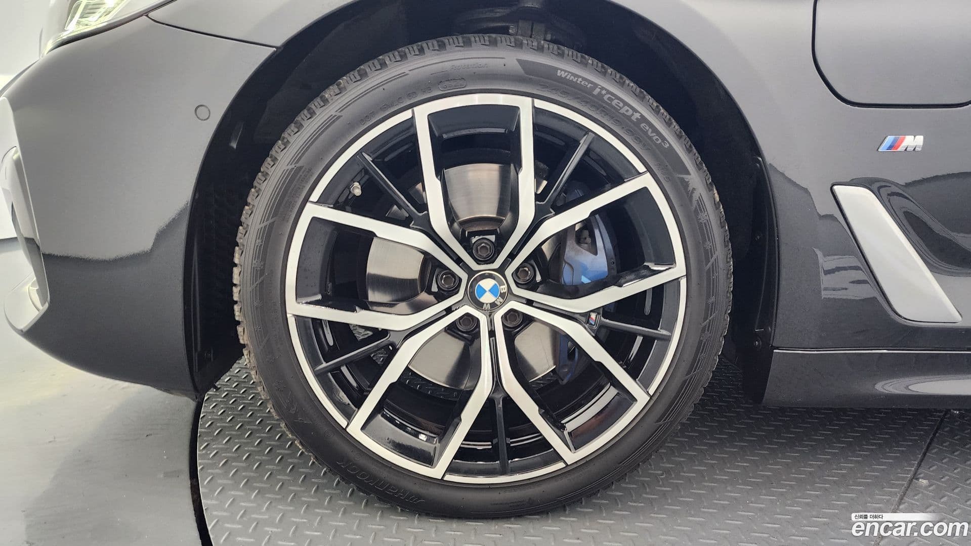 Main__Slider__Photo:5-Series BMW 2021.0-4