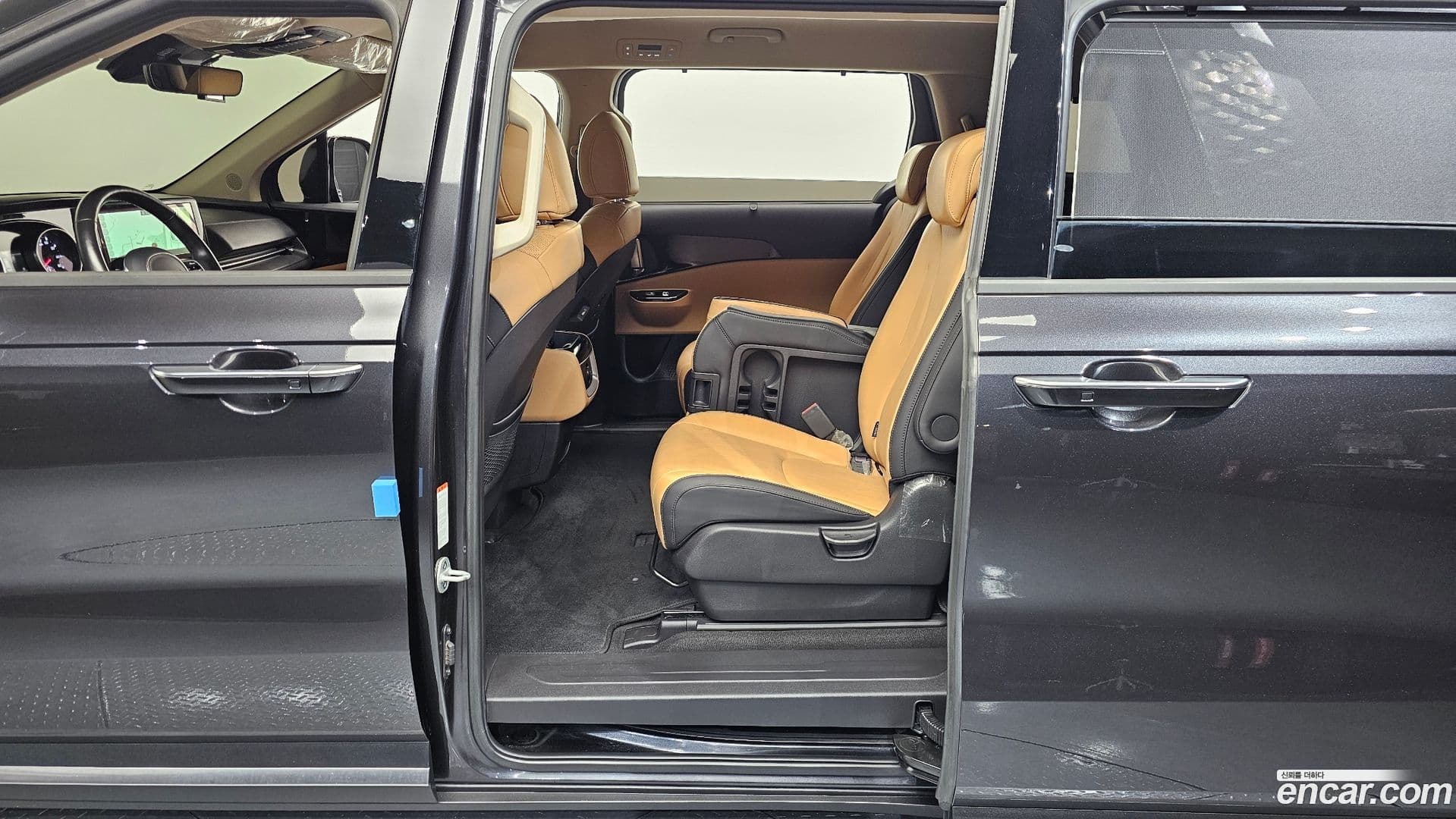 Main__Slider__Photo:Canival Kia 2023.2-10