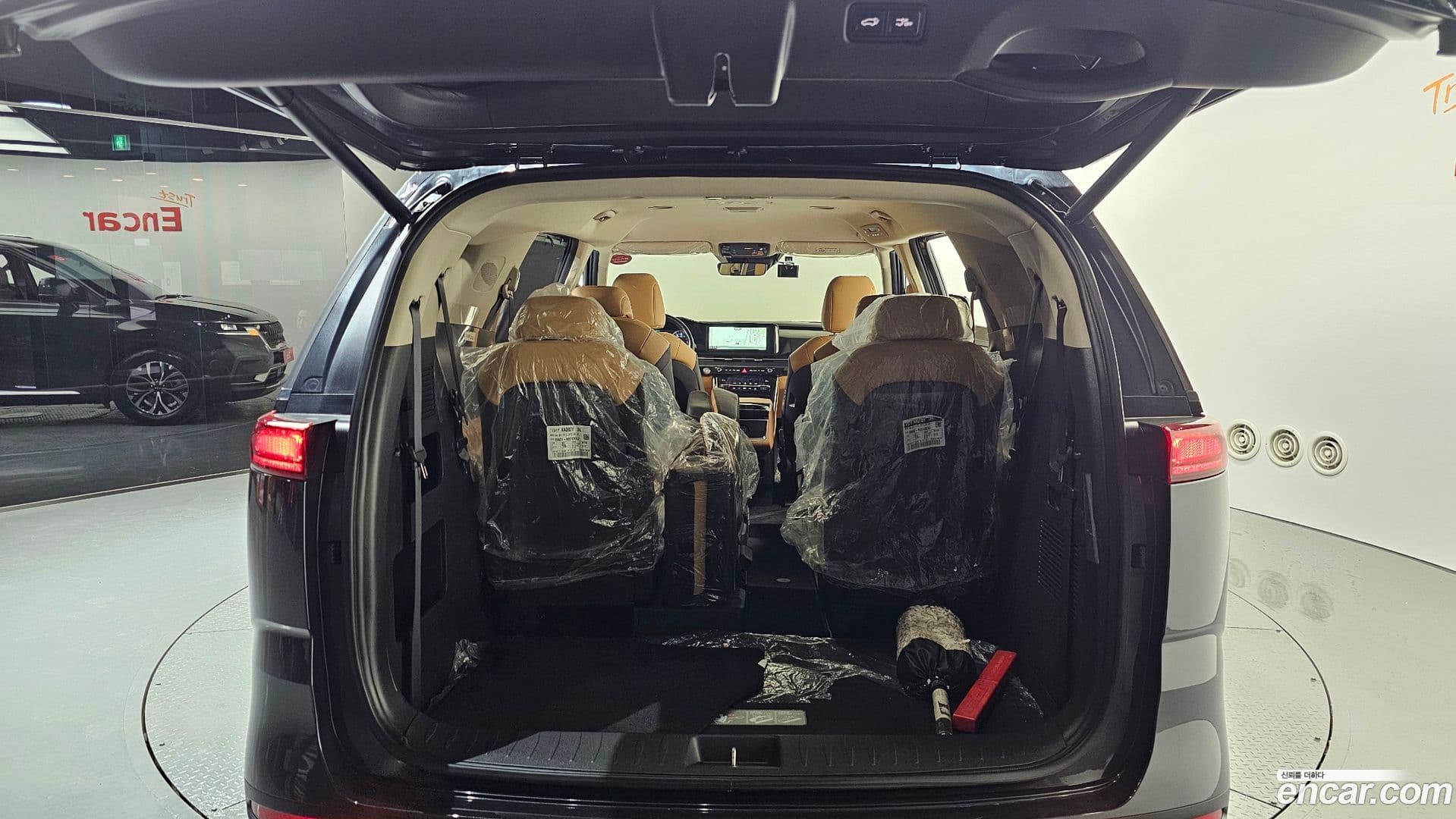 Main__Slider__Photo:Canival Kia 2023.2-19