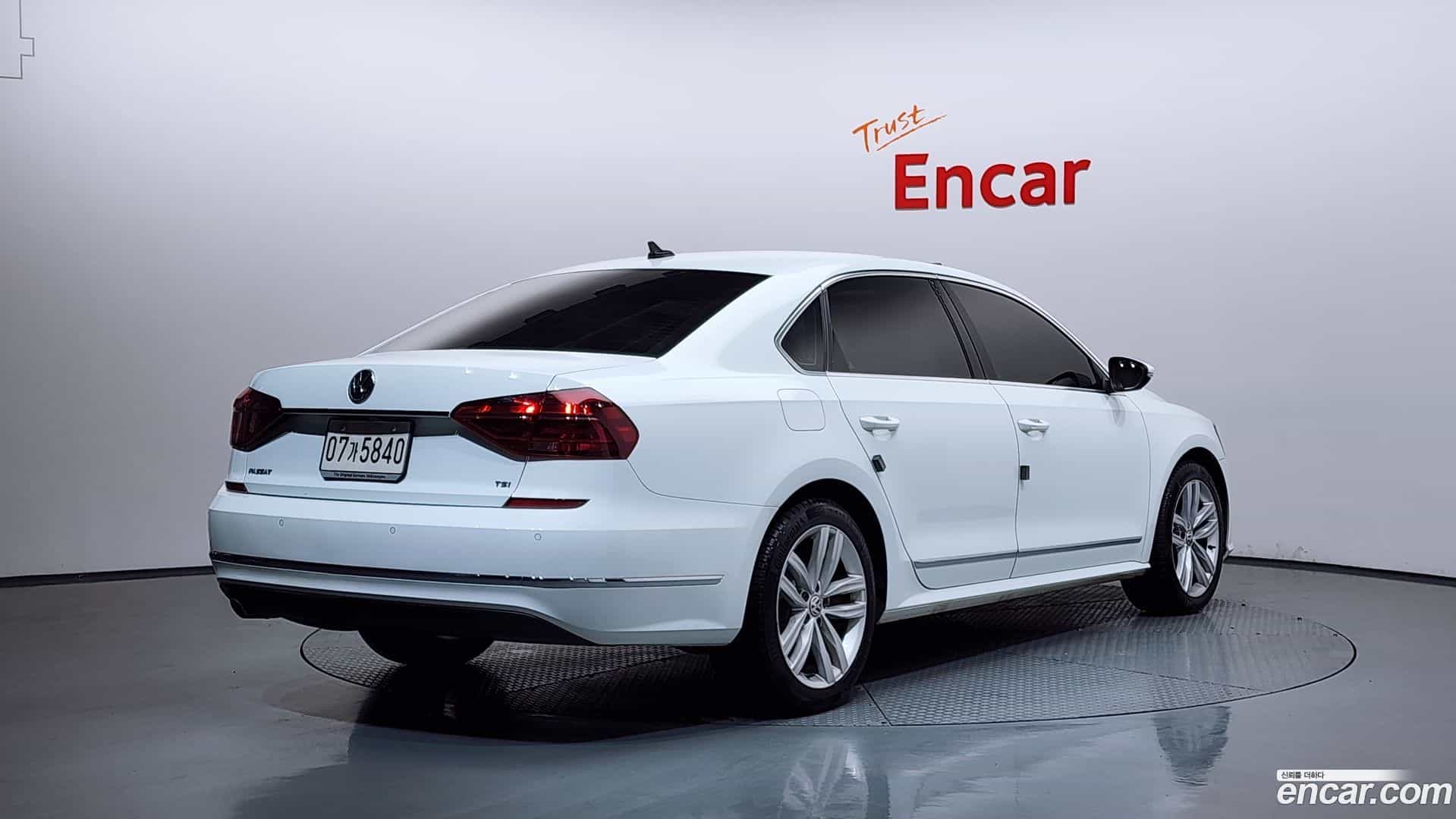 Passat Volkswagen 2018.9-OUTER-002